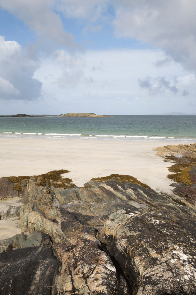 Scenic Connemara beach on Ireland’s west coast, a popular destination for LGBTQ+ and symbolic wedding ceremonies with Celebrant Anya.